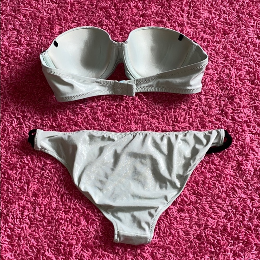 Victoria Secret Bikini - Picture 2 of 3